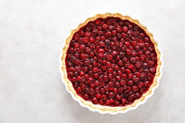 Ev yapımı vişneli turta, çilekli turta.