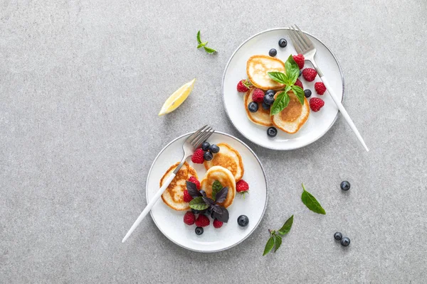 Млинці Свіжою Чорницею Малиною Подаються Здоровий Вегетаріанський Сніданок — стокове фото