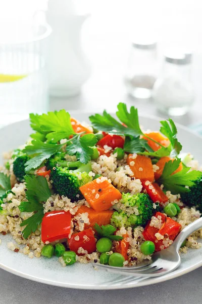 Salade Quinoa Brocolis Avec Courge Citrouille Beurre Pois Verts Poivron — Photo