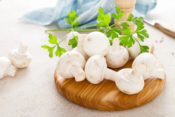 Frische Rohe Weiße Champignon Pilze — Stockfoto