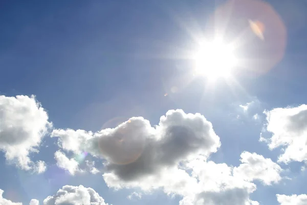 Sol Brillante Brillando Las Nubes — Foto de Stock