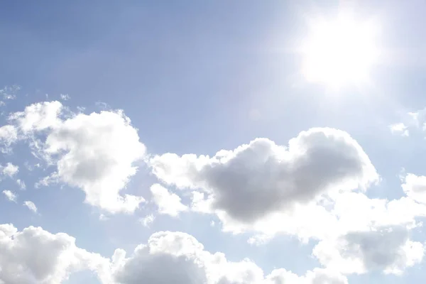 Sol Brillante Brillando Las Nubes — Foto de Stock