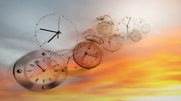Relógios Céu Brilhante Tempo Voa — Fotografia de Stock