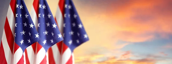 Bandeiras Americanas Céu Brilhante — Fotografia de Stock