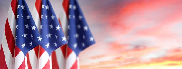 Banderas Americanas Cielo Brillante — Foto de Stock