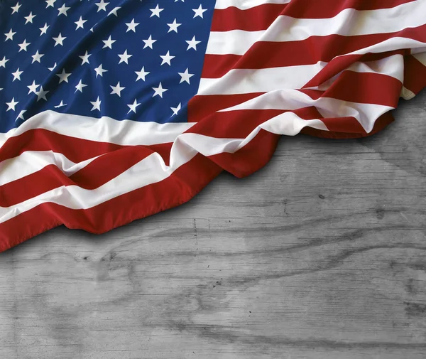 アメリカの国旗と木製の背景 — ストック写真
