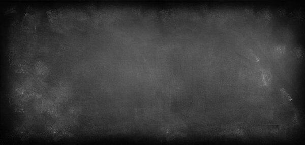 Мел стерли на заднем плане доски