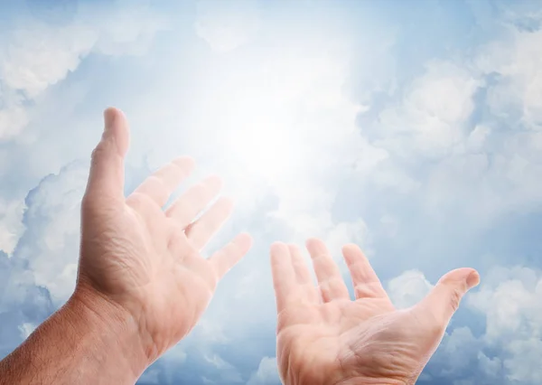 Mâinile Întinse Spre Cer — Fotografie, imagine de stoc