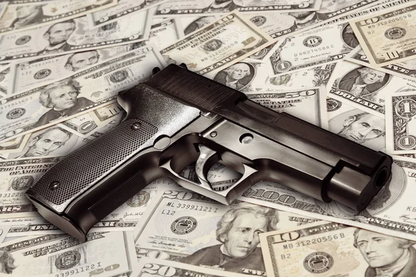 Pistola Billetes Estadounidenses Surtidos —  Fotos de Stock