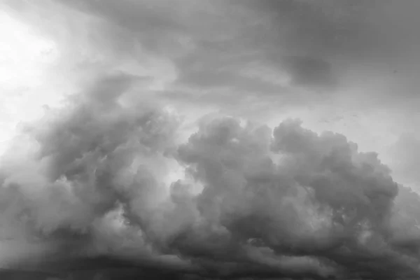 Γκρι Σύννεφα Καταιγίδας Στον Ουρανό — Φωτογραφία Αρχείου