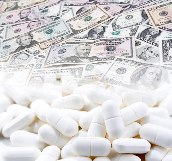 Χάπια Και Αμερικανικών Χαρτονομισμάτων Κόστος Της Υγειονομικής Περίθαλψης — Φωτογραφία Αρχείου