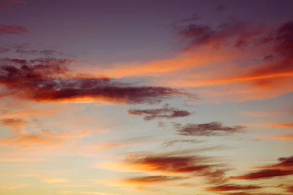 Soliga ljusa himlen — Stockfoto