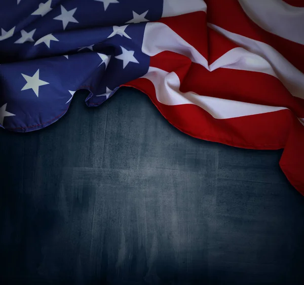 Bandera americana sobre azul — Foto de Stock