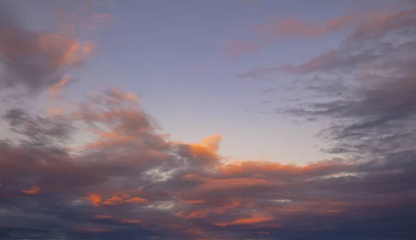 Soliga ljusa himlen — Stockfoto