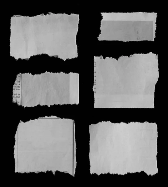 Papiers déchirés sur noir — Photo