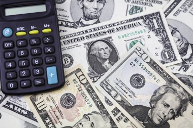 Amerikan banknotların üzerinde hesap makinesi