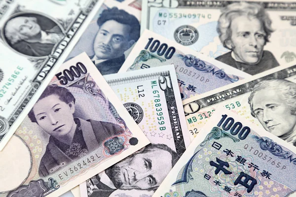Diverse amerikanska och yen sedlar — Stockfoto