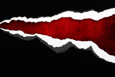 Yırtık kağıt üzerinde kırmızı