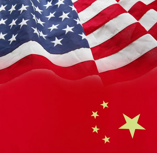 Amerikai és kínai zászlók — Stock Fotó