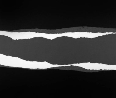 Gri üzerine yırtık kağıt