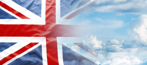 Bandera y cielo del Reino Unido — Foto de Stock
