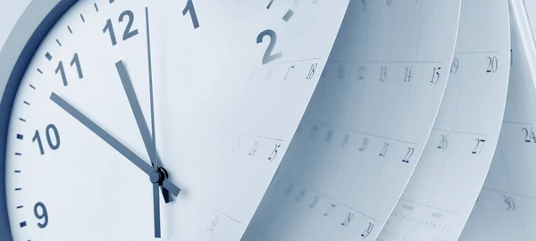 時計面とカレンダーページ複合 — ストック写真