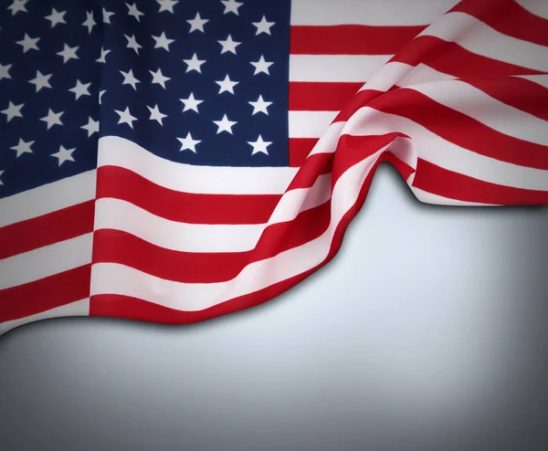 灰色背景的美国国旗 — 图库照片