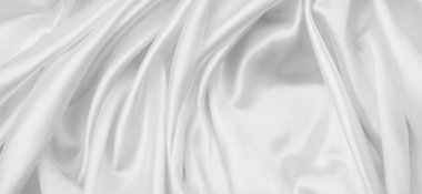 Dalgalanan beyaz ipek kumaş çizgilerinin yakınlaştırılması