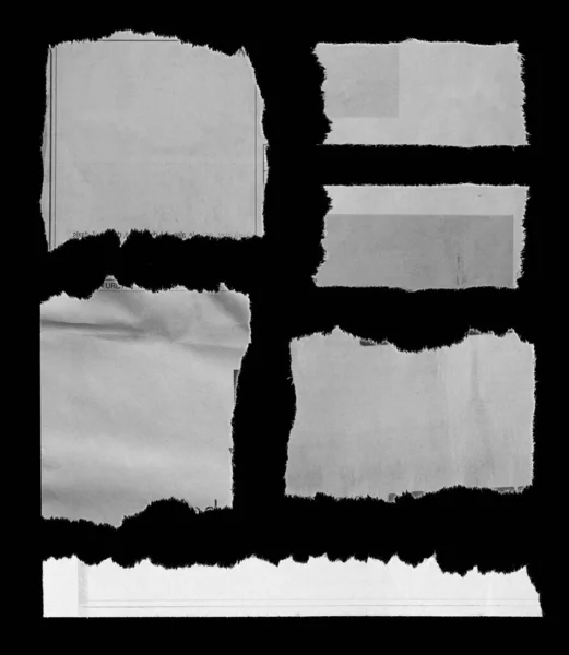 Siyah Arka Plan Üzerinde Yırtık Gazetesinin Altı Parça — Stok fotoğraf