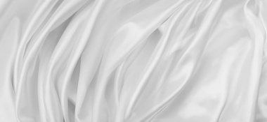 Dalgalanan beyaz ipek kumaş çizgilerinin yakınlaştırılması