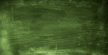 Yeşil karatahta arkaplanındaki tebeşir temizlendi