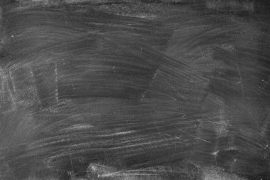 Tahta arka planda tebeşir temizlendi