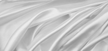 Dalgalanan beyaz ipek kumaş çizgilerinin yakınlaştırılması