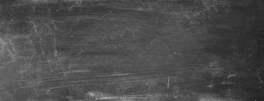 Tahta arka planda tebeşir temizlendi