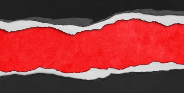 Kırmızı arkaplanda yırtılan delik