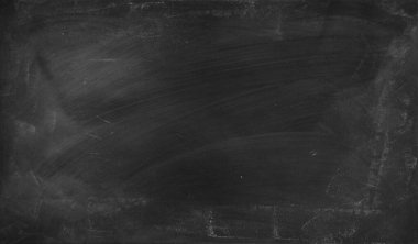 Tahta arka planda tebeşir temizlendi