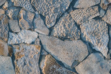 Büyük taştan yapılmış eski bir ışık duvarının yüzeyi. Metin için alanı olan boş vintage arkaplan.