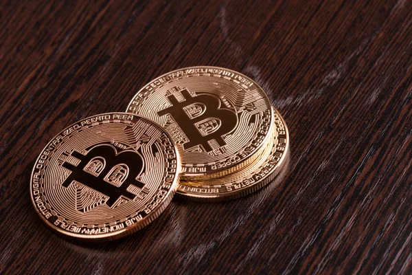 Złote Monety Bitcoin Podłoże Drewniane — Zdjęcie stockowe