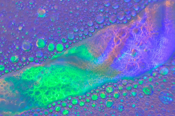 Burbujas de aire sobre un fondo de color . —  Fotos de Stock