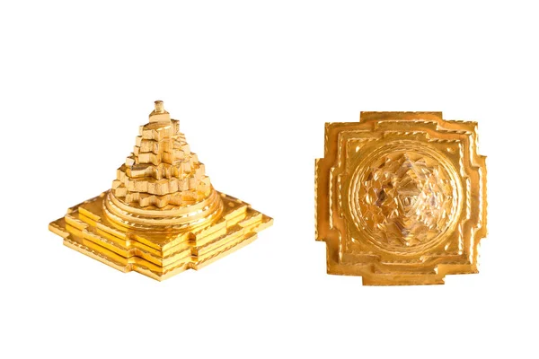 Χρυσή πυραμίδα σε διαφορετικές θέσεις. Πυραμίδα ως σύμβολο του ha — Φωτογραφία Αρχείου