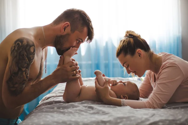 Portrait Happy Young Parents Baby Home — Stock Photo, Image