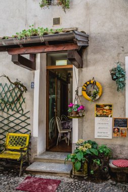 güzel, küçük kafe Lake Maggiore İtalya üzerinde