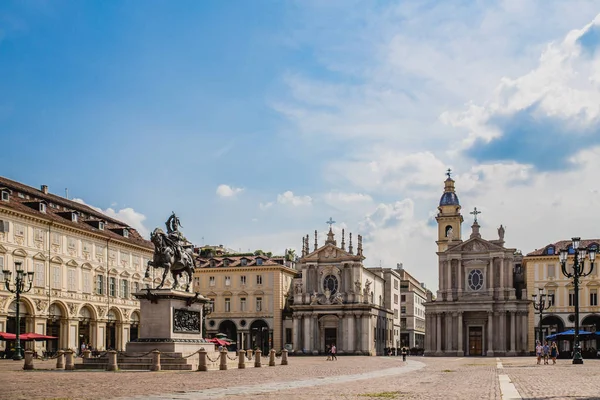 Piazza San Carlo kare ve Santa Cristina ve San Carlo Borromeo Torino, İtalya'nın eski şehir merkezinde ikiz kiliseleri