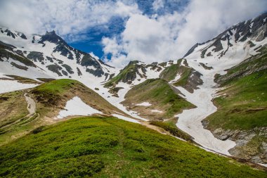 Karlı güzel dağ manzarası