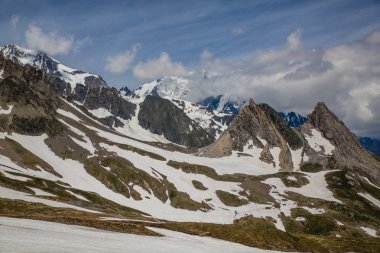 Karlı güzel dağ manzarası