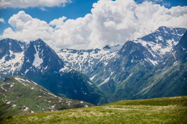 Karlı güzel dağ manzarası