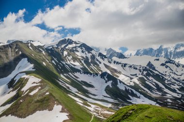 Karlı güzel dağ manzarası
