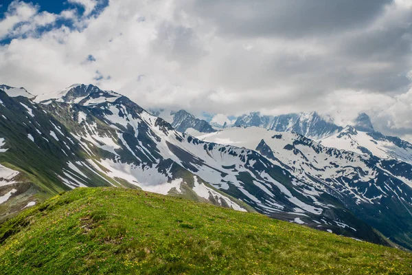 Bela Paisagem Montanhosa Com Neve — Fotografia de Stock