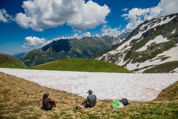 Turistas Senderismo Hermosa Montaña Los Alpes —  Fotos de Stock