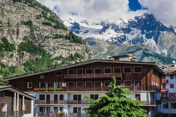 Courmayeur Una Città Del Nord Italia Trova Vicino Monte Bianco — Foto Stock